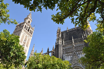 katedrála s věží Giraldou